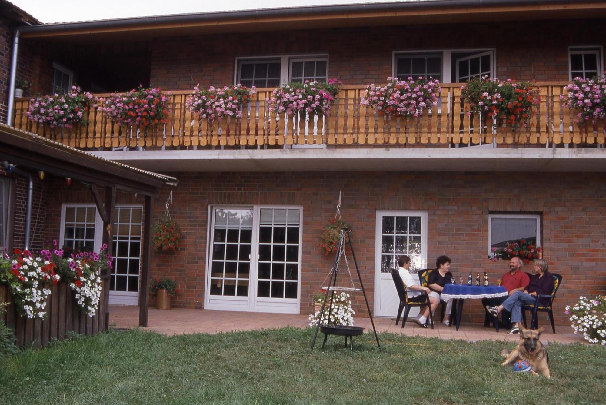 פטרסהאגן Ferienhof Meyer Landhotel מראה חיצוני תמונה